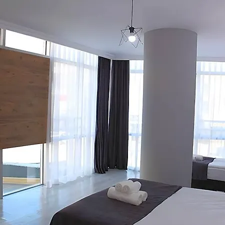 Grand Niki & Hotel